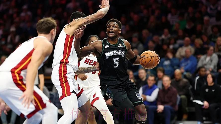 爱德华兹26+5鲍威尔21分 森林狼扑灭热火迎三连胜